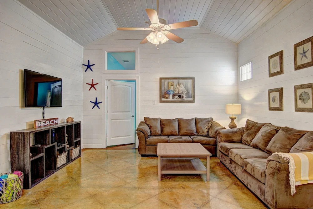 Gone Coastal - 3 Br Condo