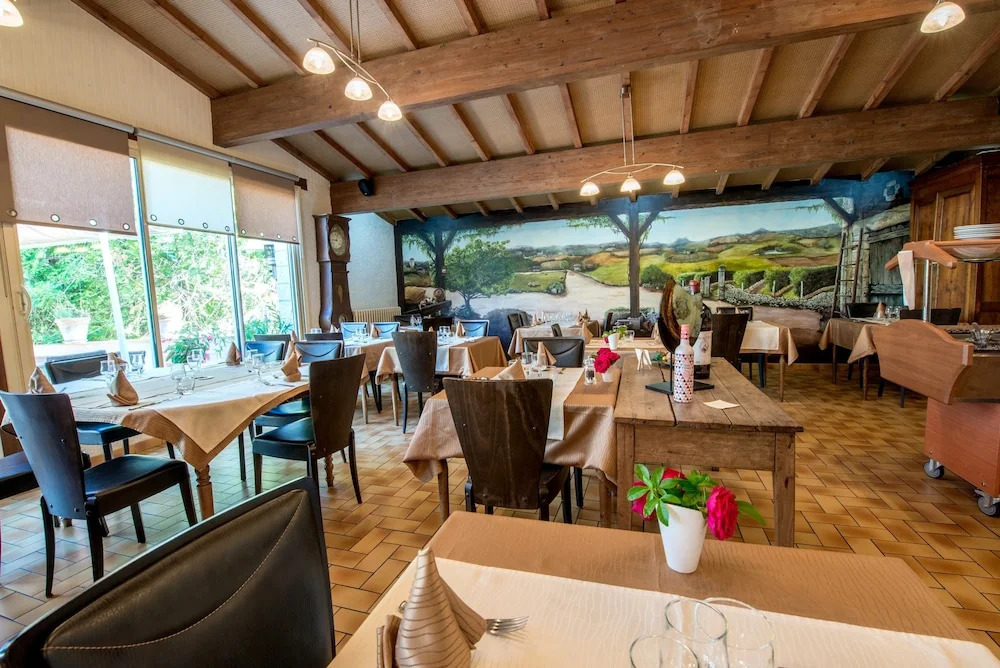 Logis Hôtels - Hôtel et Restaurant Les Voyageurs