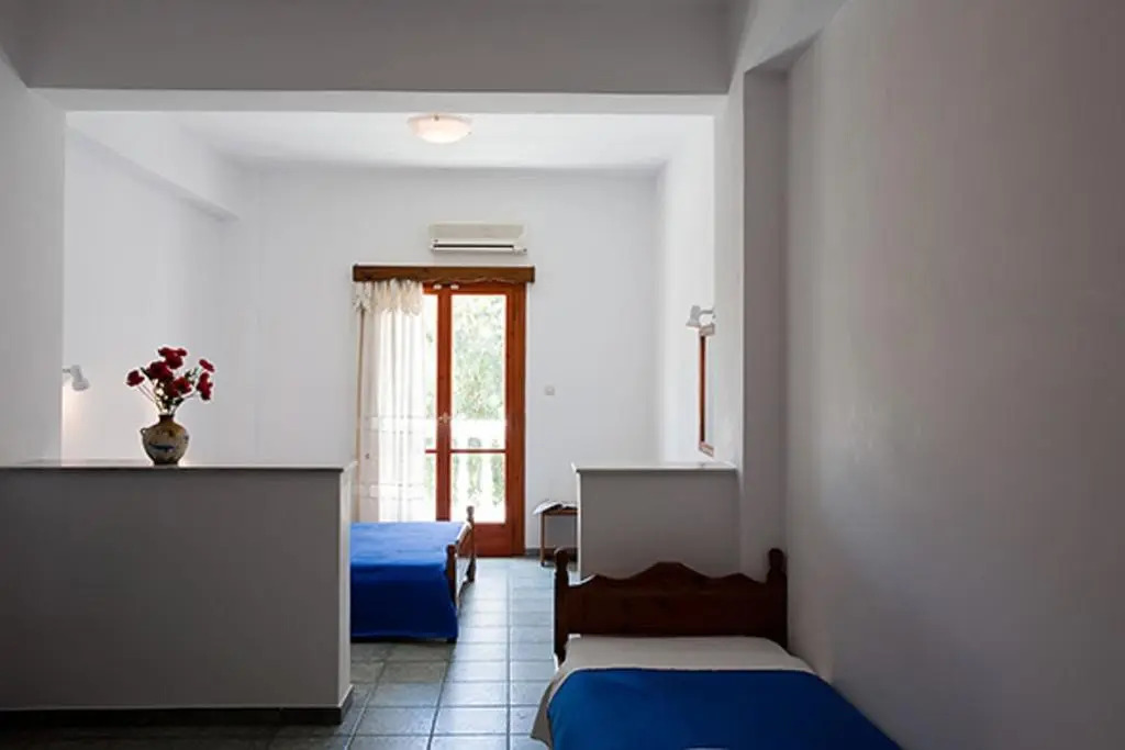 Finikas Santorini