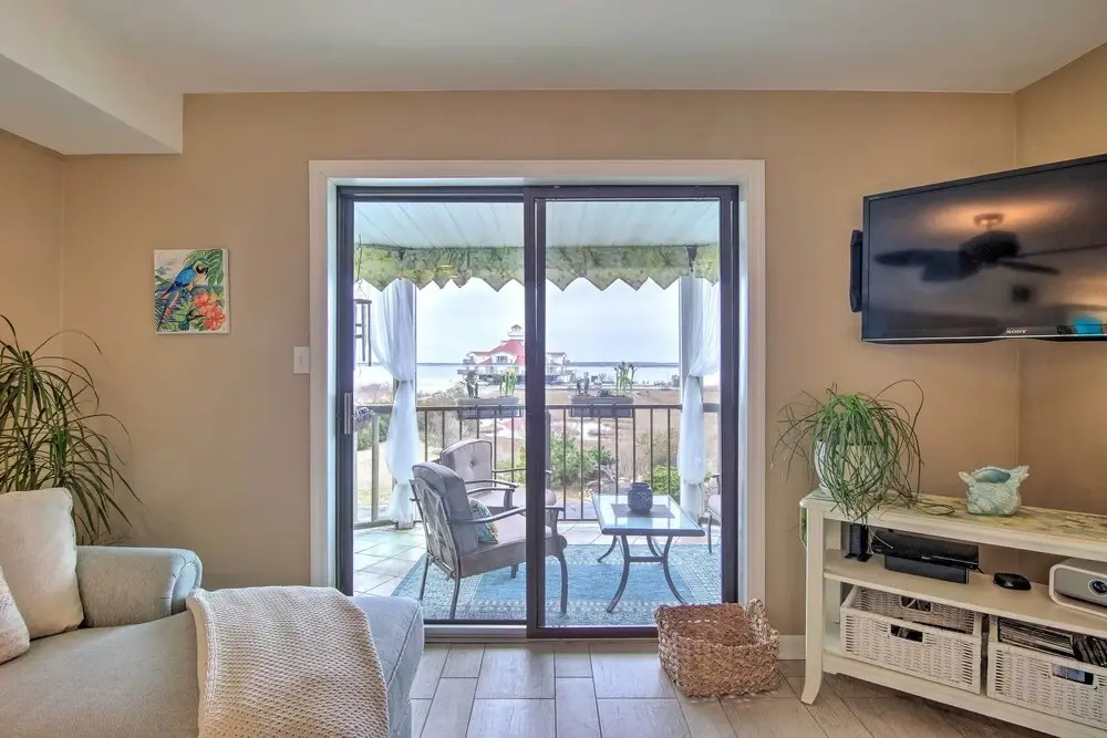 Walk to Shore & Dining: Midtown Ocean City Gem