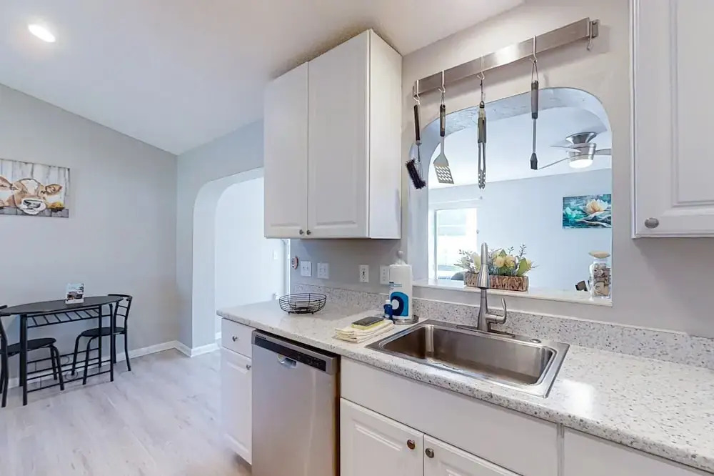 Pristine Palms House in Palm Coast With Enclosed Pool & Full Kitchen