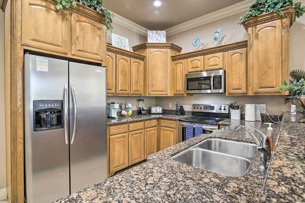 South Padre Island Condo - 200 Ft to Beach!