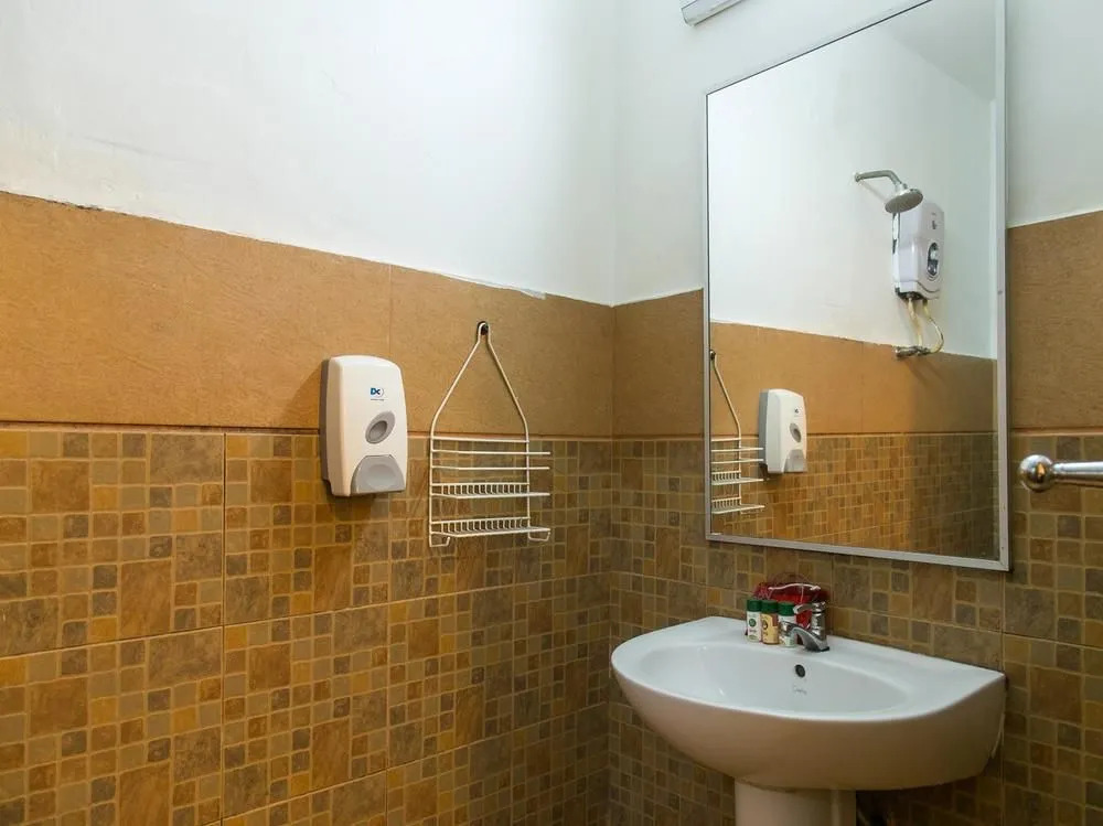 OYO 89979 Diamond Hotel