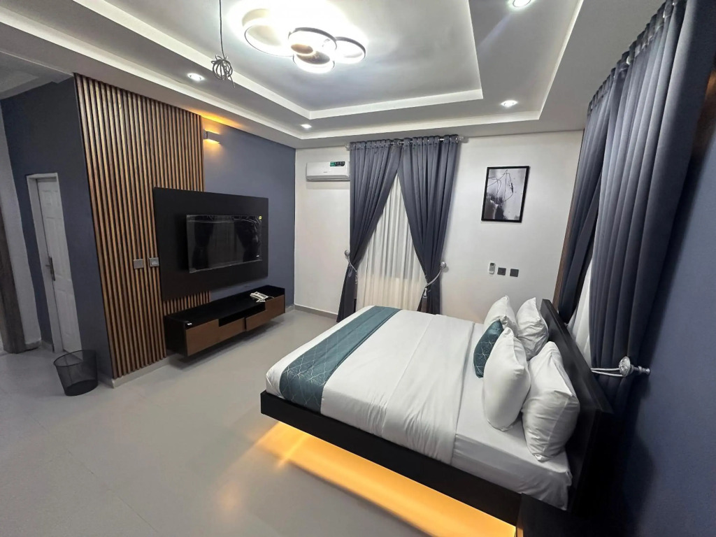 99 MOZILLA APARTMENTS AND SUITES