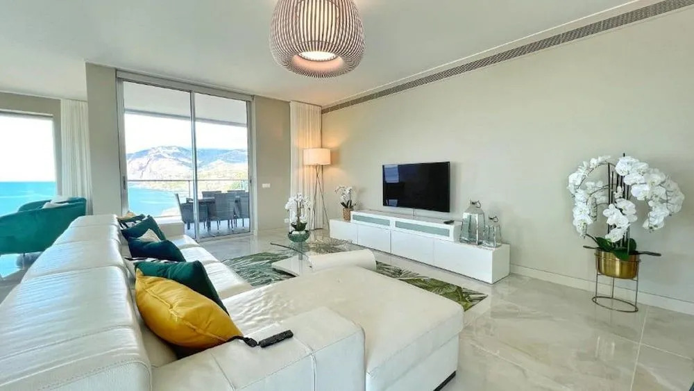 Lux Apartment first row