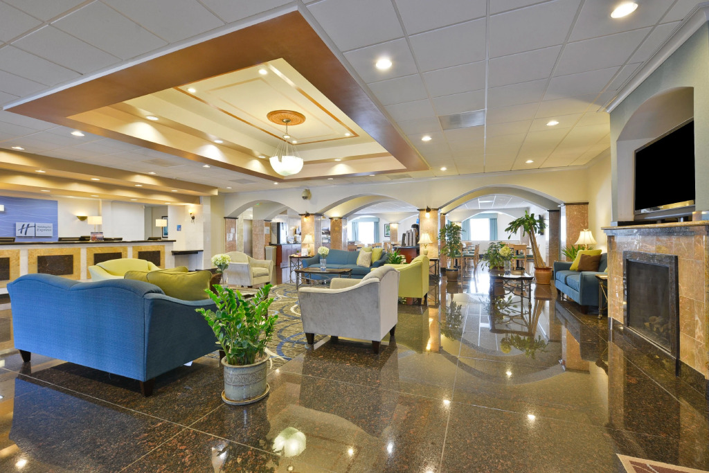 Holiday Inn Express & Suites Tacoma South - Lakewood by IHG