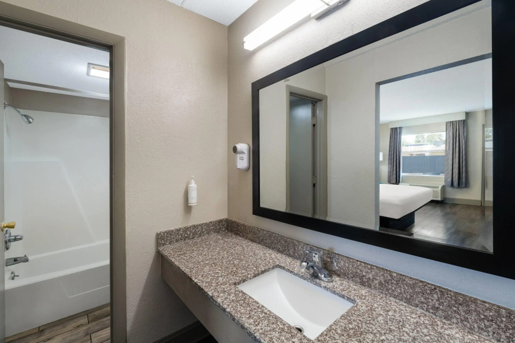 Days Inn by Wyndham Greeneville