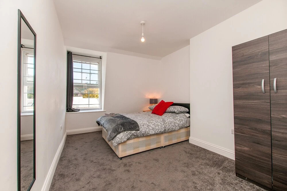 3 Bed Flat in Pedestrianized High Street