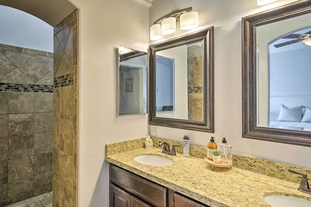 5 Mi to Lake Havasu: Chic Home w/ Fire Pit