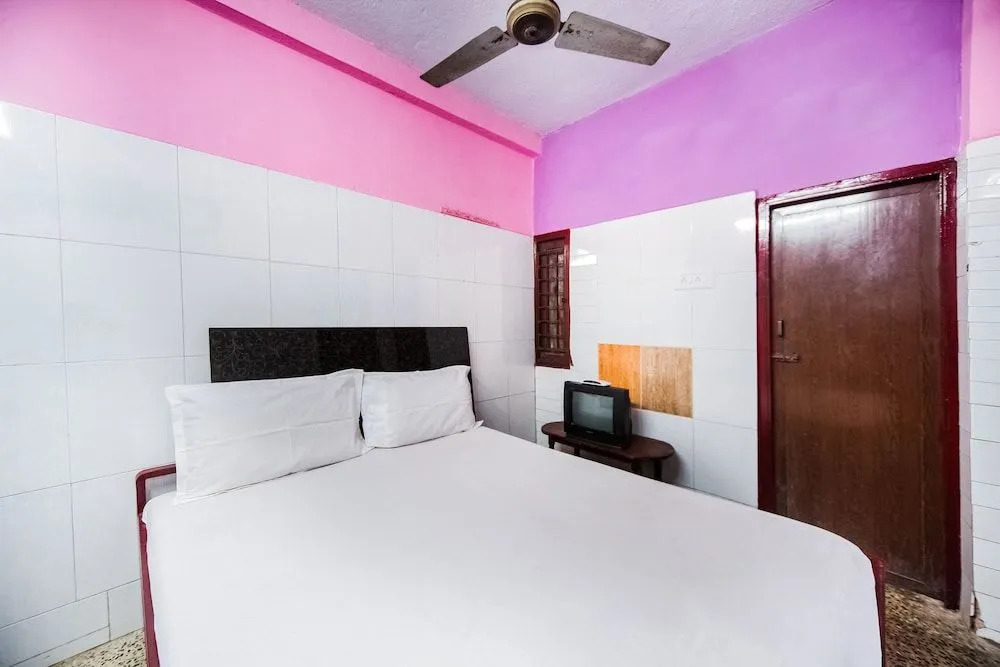 SPOT ON 45468 Kumarans Inn