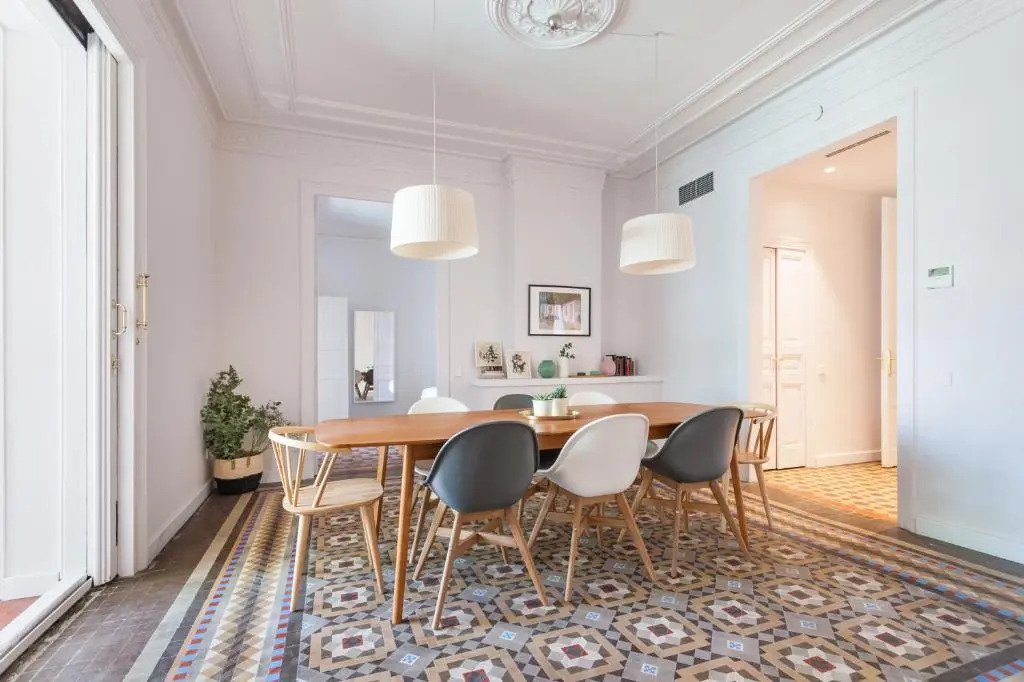 6 Dormitorios En Apartamento Modernista En El Corazon de Barcelona