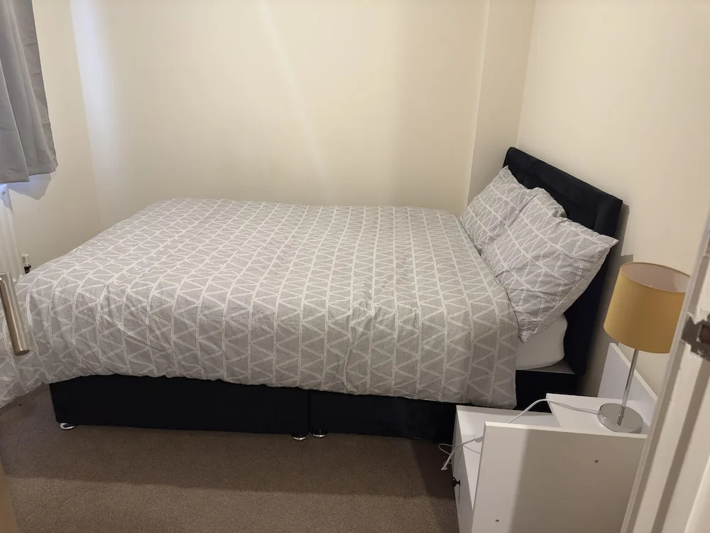 Lovely 2 Bedroom Family Holiday Home in London
