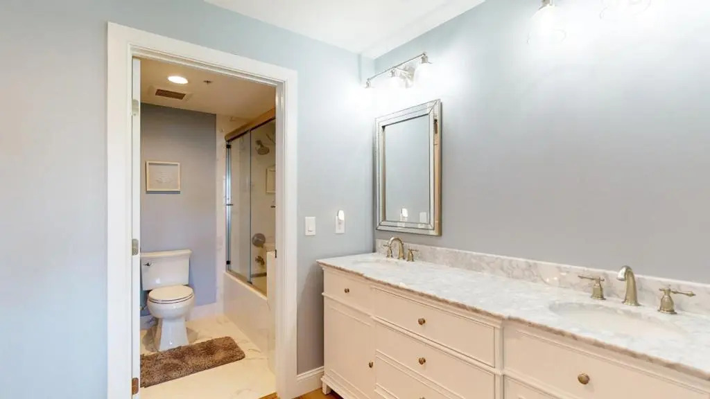 5107 Hampton Place South