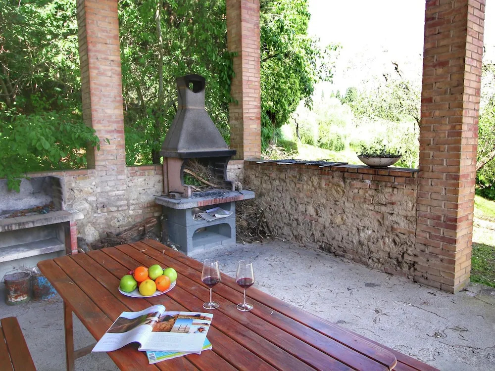 Spacious Apartment for six People in the old Farmhouse From the 17th Century