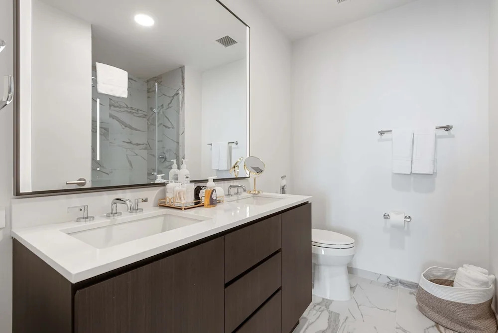 Panoramic Lake Views Premier Amenities for Groups