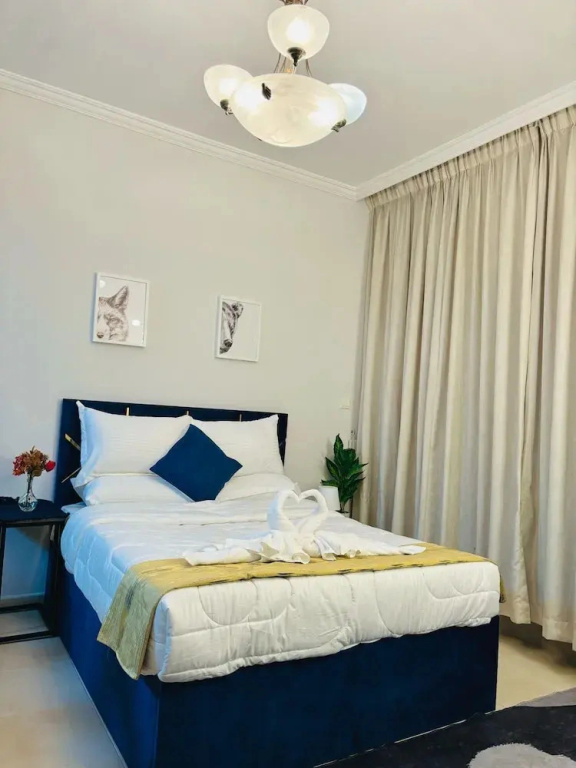 Stunning Studio Dubai with Rooftop Pool