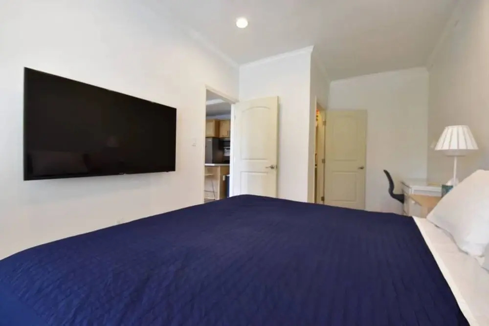 A2 Magnificent Home Steps From the Beach Sleeps 4
