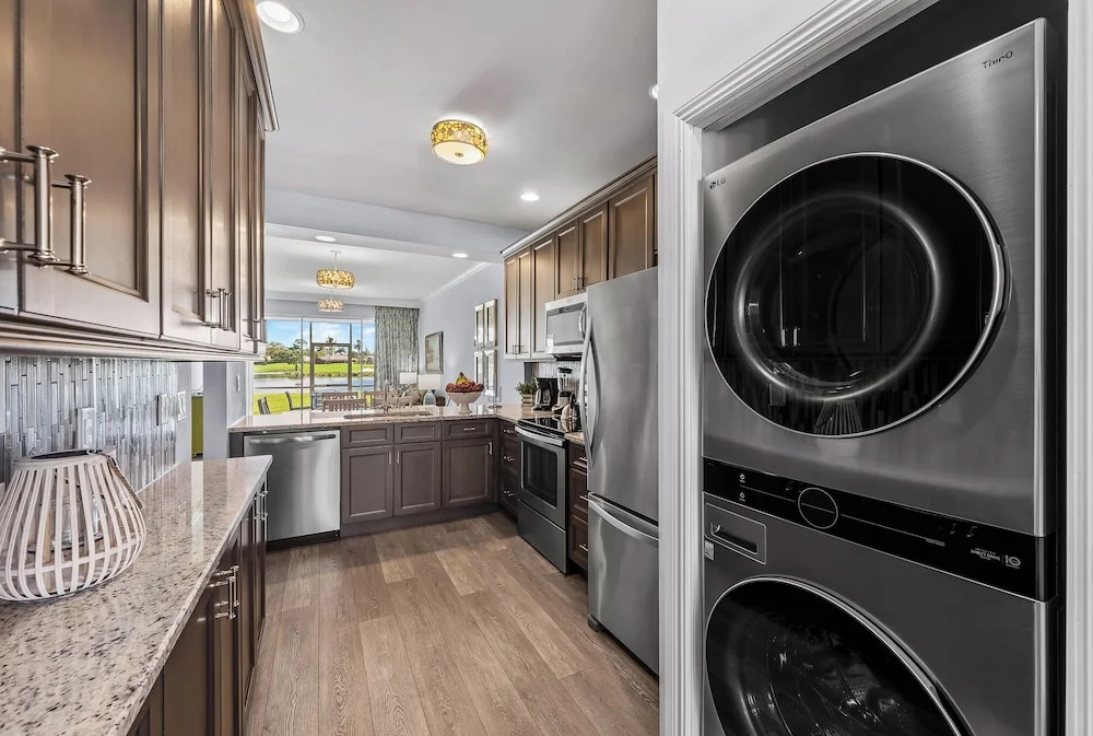 Bologna - Luxury 2-BR Condo with Lake & Golf Views at Green Links, Lely Resort. Access to Pool, Hot Tub, Tennis Courts, and Golf Courses. Near Naples Beaches & Downtown