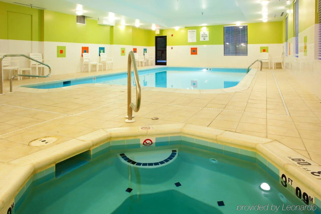 Holiday Inn Express Hotel & Suites Thornburg-S. Fredericksburg by IHG