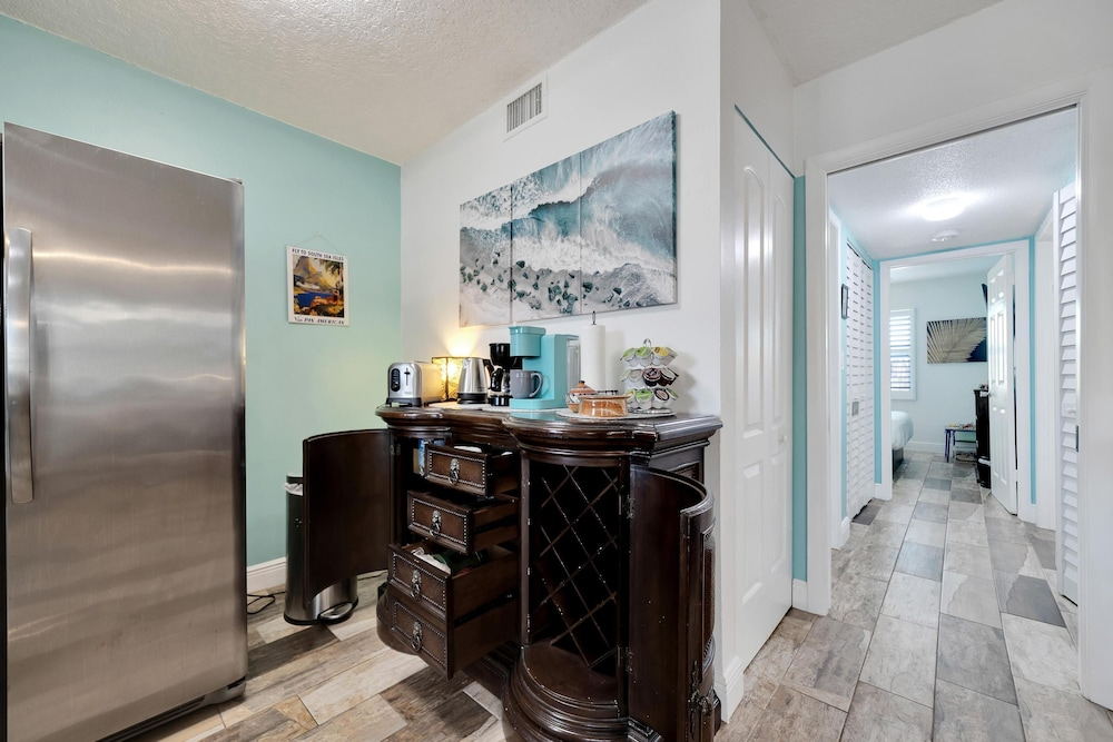 Newly Renovated 2 Beds 2 Baths Condo in St Pete Beach