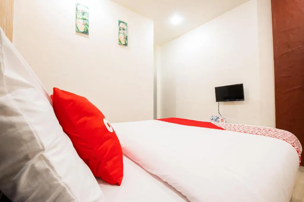 OYO 1695 Royal Senggigi Hotel