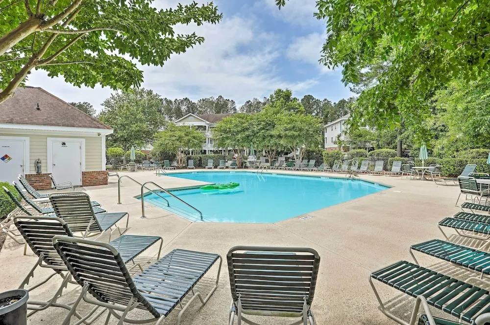 Golf Resort Condo w/ Pool in North Myrtle Beach!