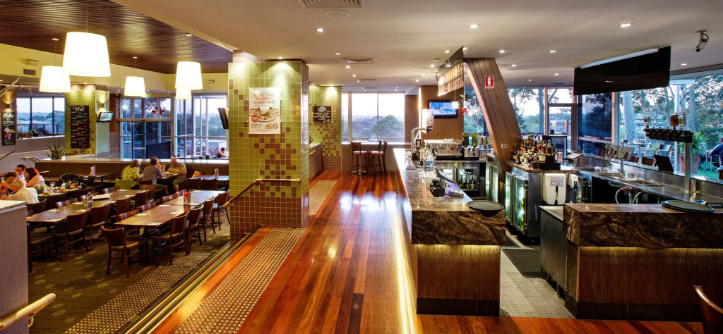 Nightcap at Shoppingtown Hotel