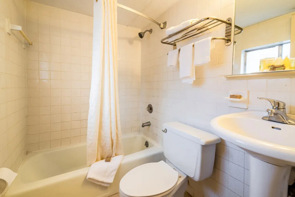 Red Carpet Inn & Suites - Albany Airport