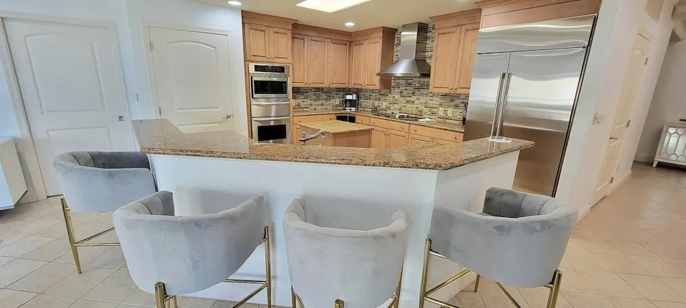 Laguna Bay 3 Bedroom Condo by Redawning