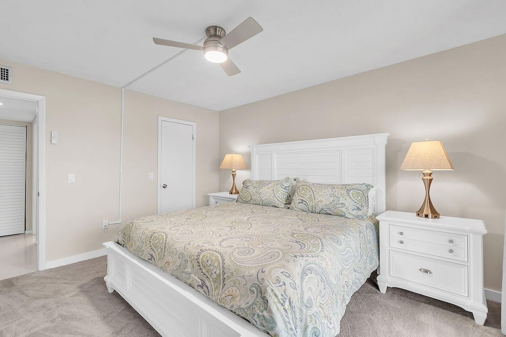 Bayshore Yacht & Tennis 211 - Premier