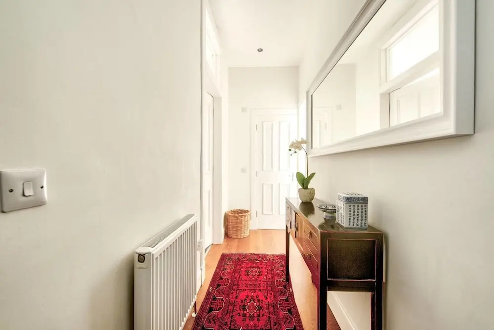 Homely 2 Bedroom Apartment Close To City Centre