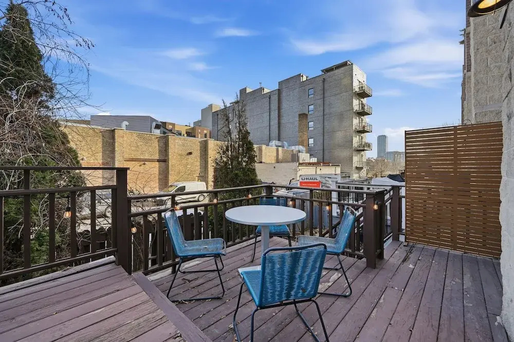 River West Modern 4-bd Home With Patio Balcony