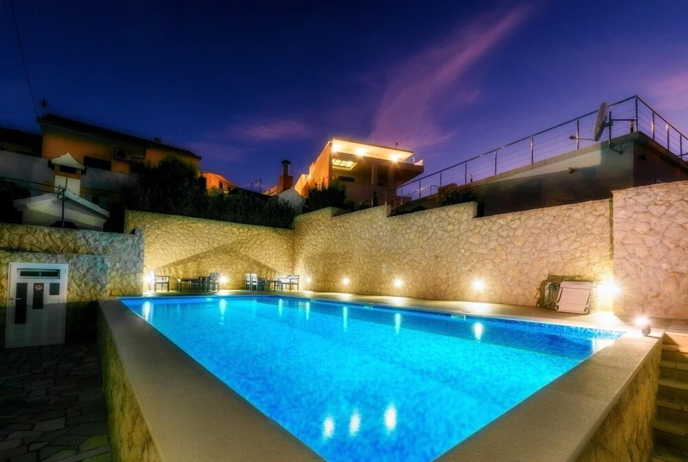 Modri Dragulj - With Pool - A2