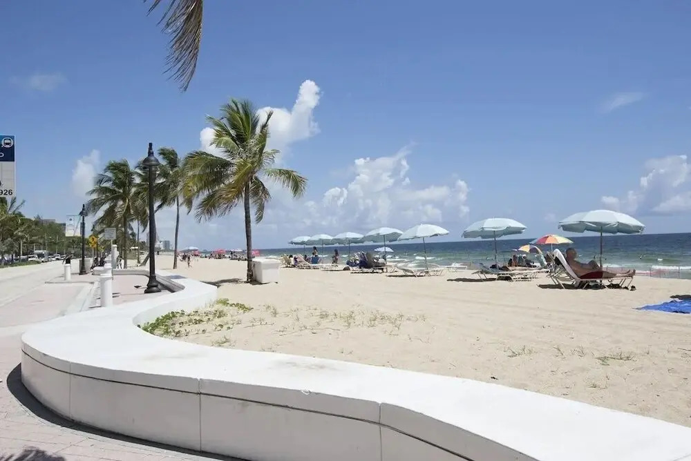 Multi-million Dollar Waterfront Villa 4 Bedroom Villa by RedAwning