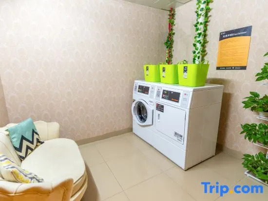 Vienna Hotel (Shenzhen Nanshan Zhuguang Metro Station Branch)