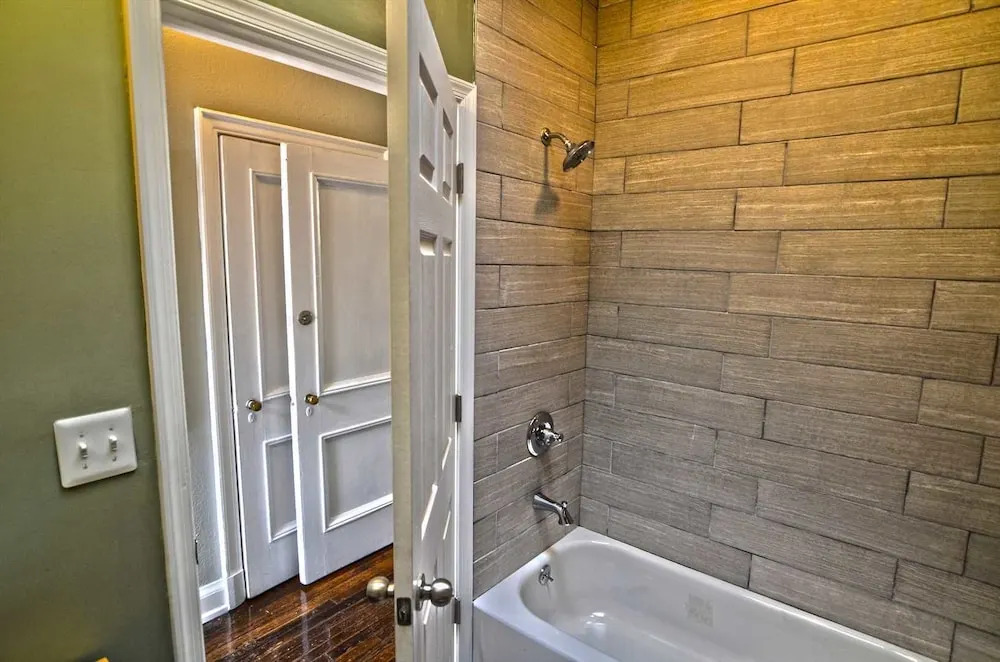 1347 Northwest Apartment #1053 - 1 Br Apts