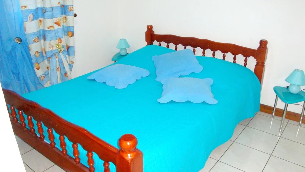 House With 2 Bedrooms in Saint Paul, With Wonderful sea View, Enclosed