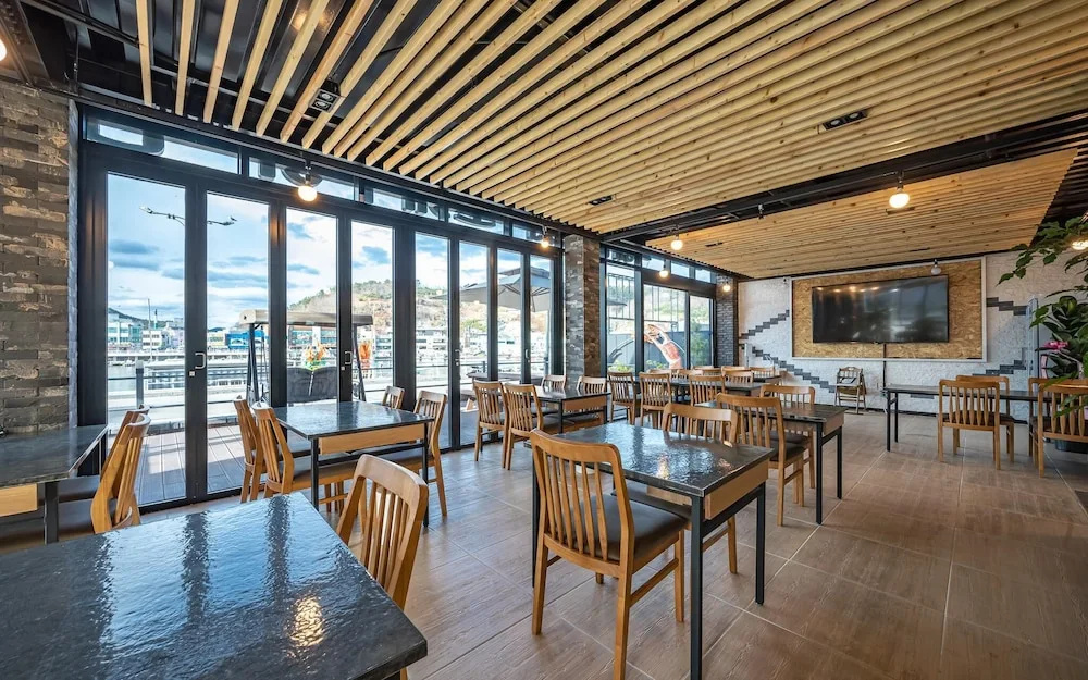 Yeongdeok Gangguhang Cloud Hotel