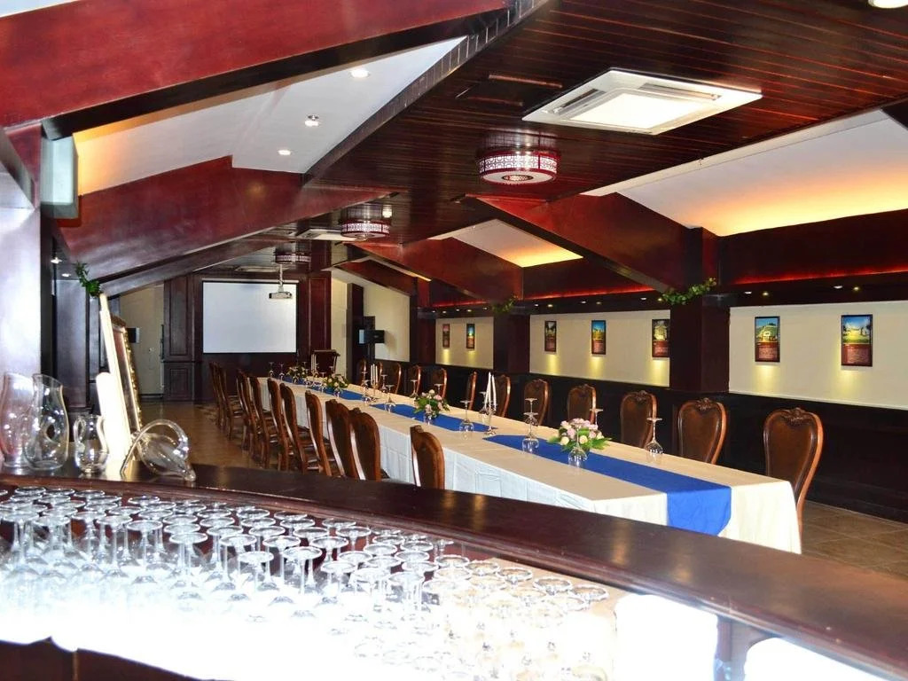 Junding Huayue Hotel