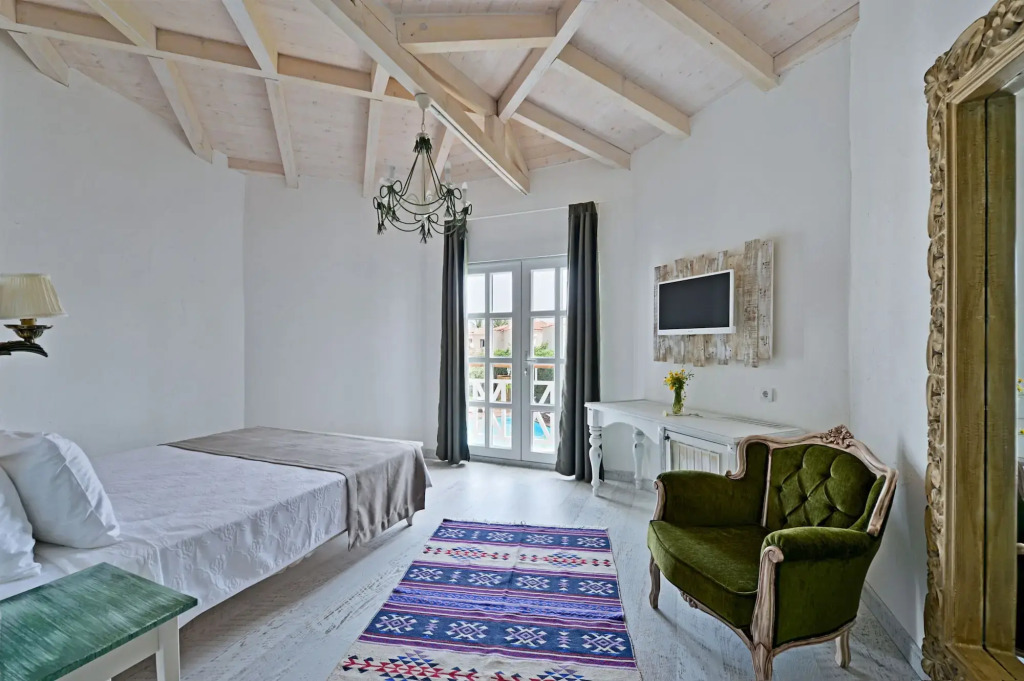 Bay C Hotel