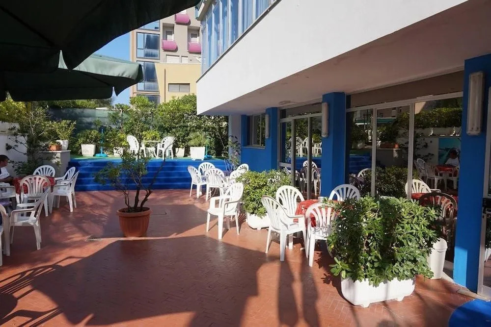 Hotel Caravan