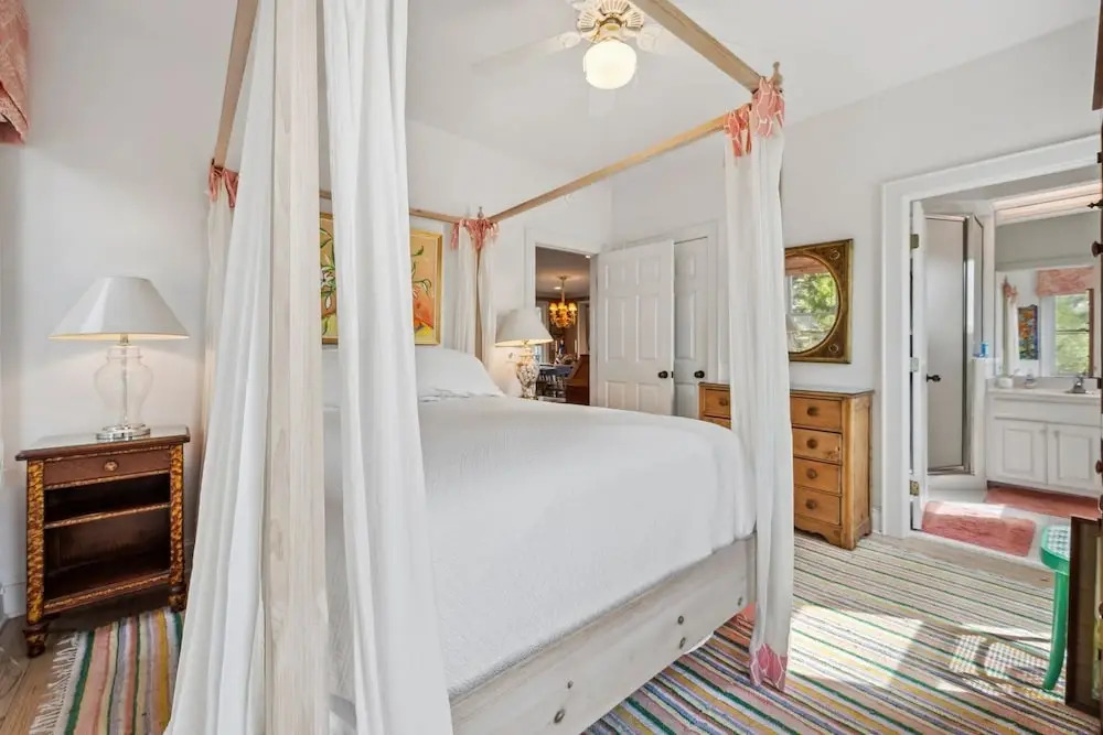 This Vibrant Family Home Features 8 Bedrooms, And 8 Bathrooms, Ocean And Creek Views Home by Peace Vacations