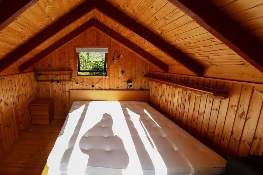 The comfort of this cottage merges with nature