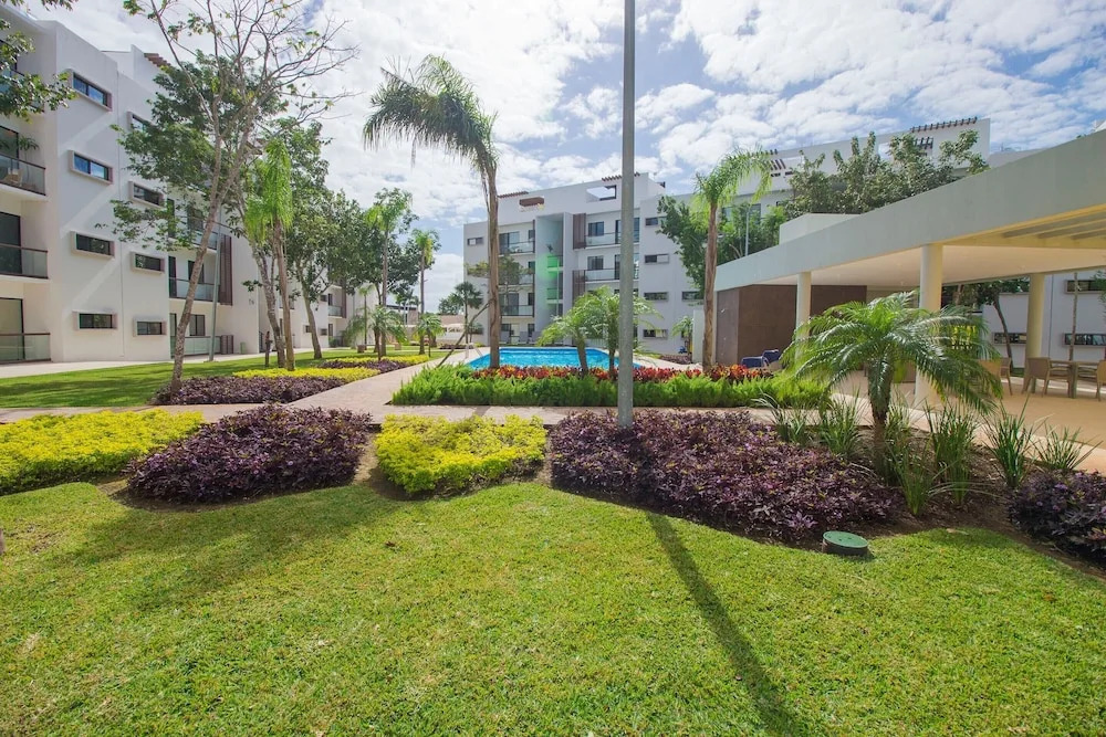 Breezy & Bright Full Apartment