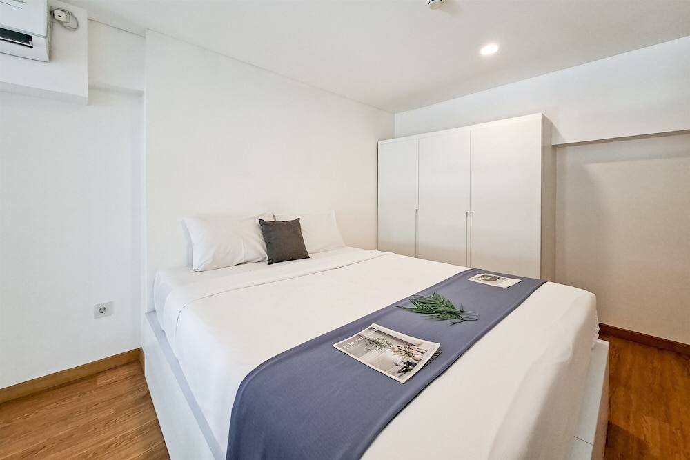 Cozy White Loft Studio At Kingland Avenue Apartment