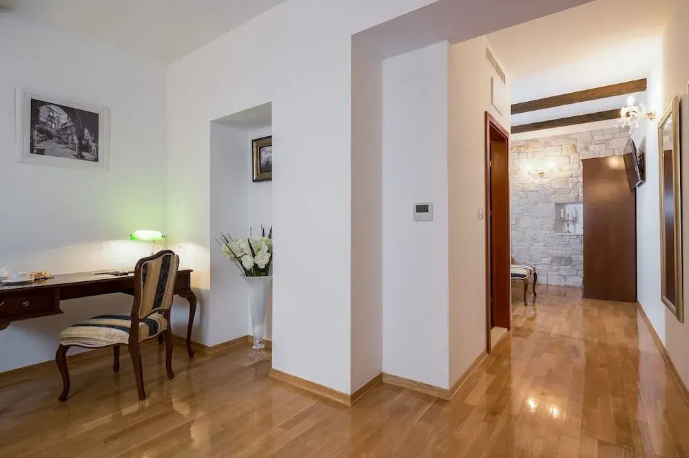 Priska Heritage Rooms