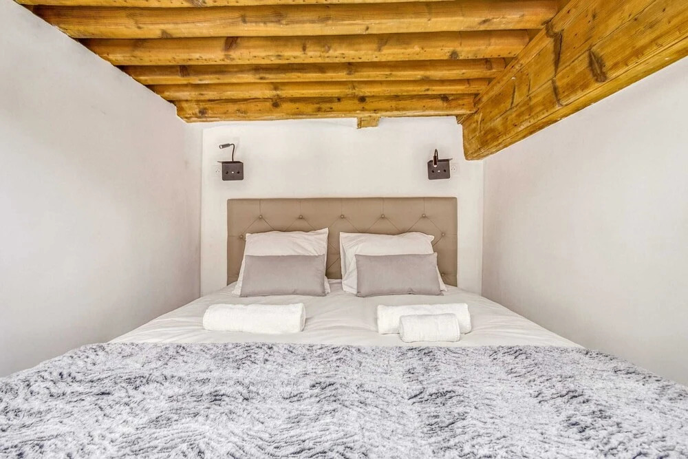NEW - Modern 2BR Loft-style Apt - Croix-paquet