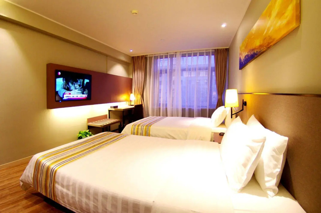 Home Inn Plus (Beijing Changping Government Street Metro Station)