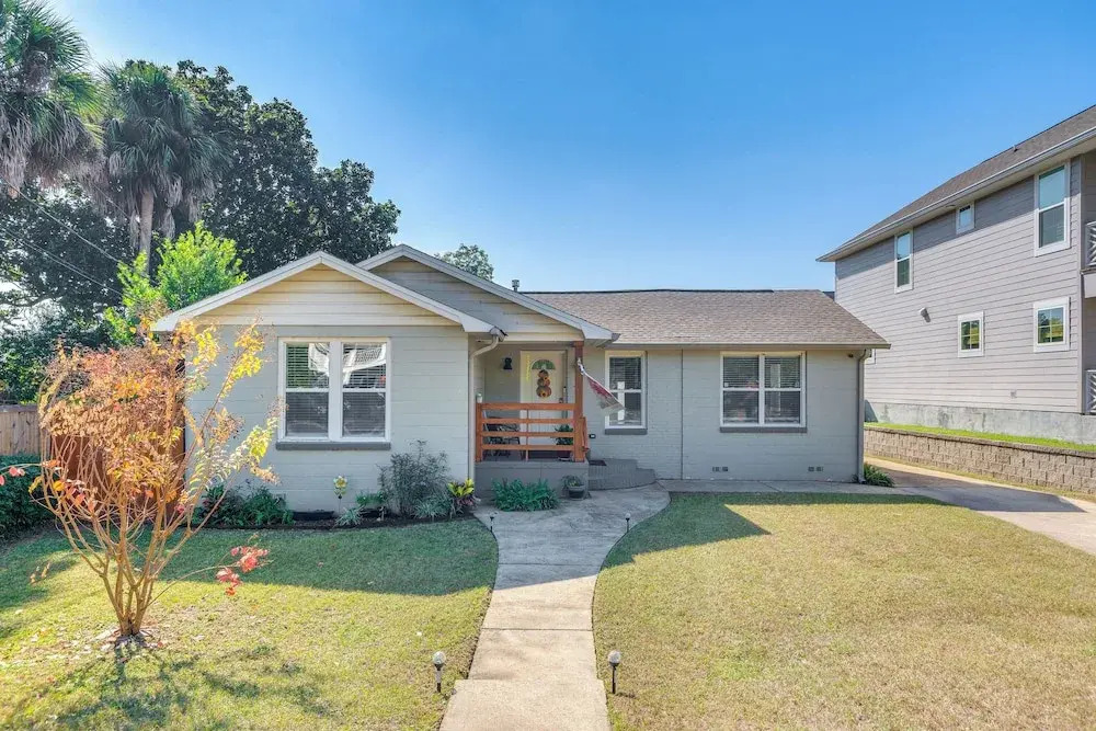 1 Mi to Dtwn: Home w/ Furnished Patio in Pensacola