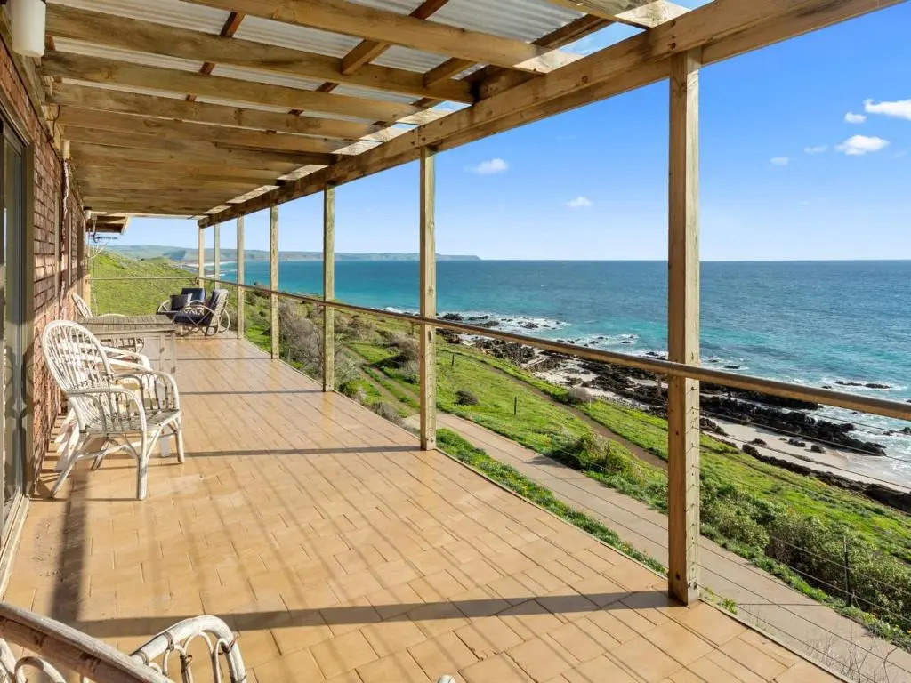 Cliffs End Beach Shack 105 Gold Coast Drive